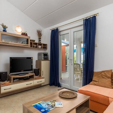 Rona Apartment Aurora Novalja Eksteriør bilde