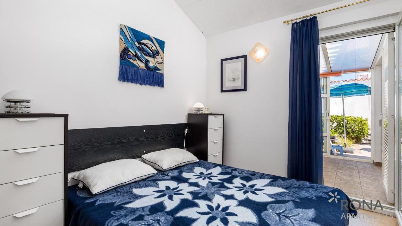 Rona Apartment Aurora Novalja Eksteriør bilde