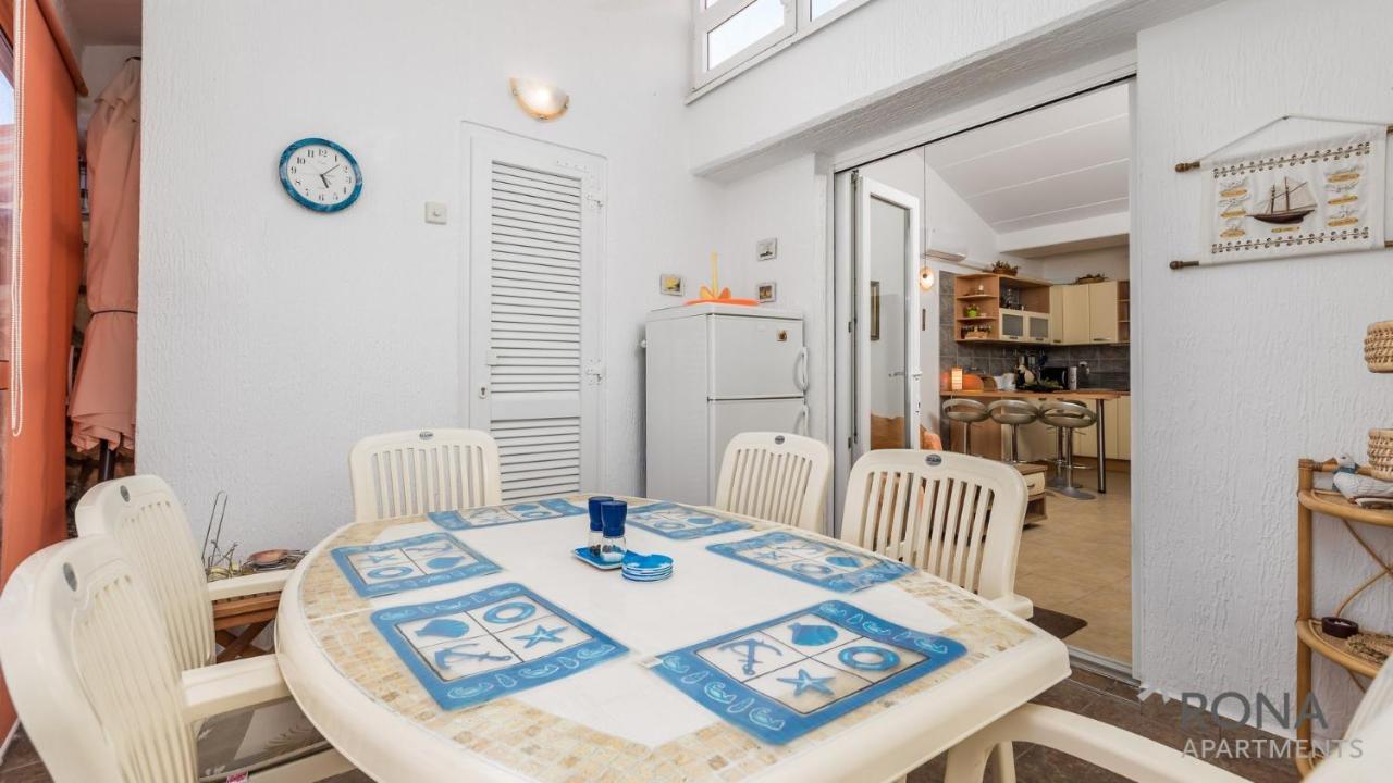 Rona Apartment Aurora Novalja Eksteriør bilde