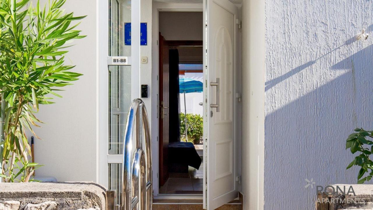 Rona Apartment Aurora Novalja Eksteriør bilde