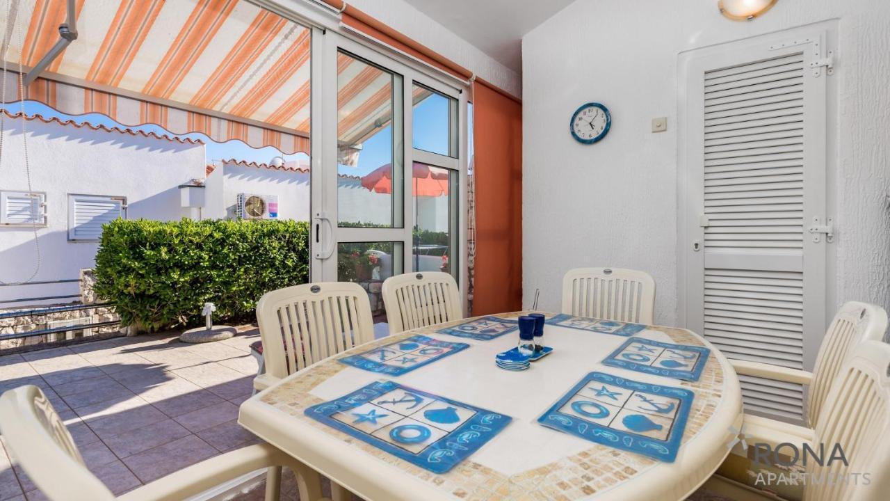 Rona Apartment Aurora Novalja Eksteriør bilde