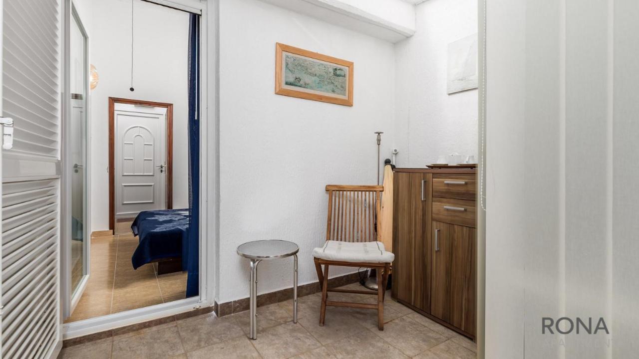 Rona Apartment Aurora Novalja Eksteriør bilde