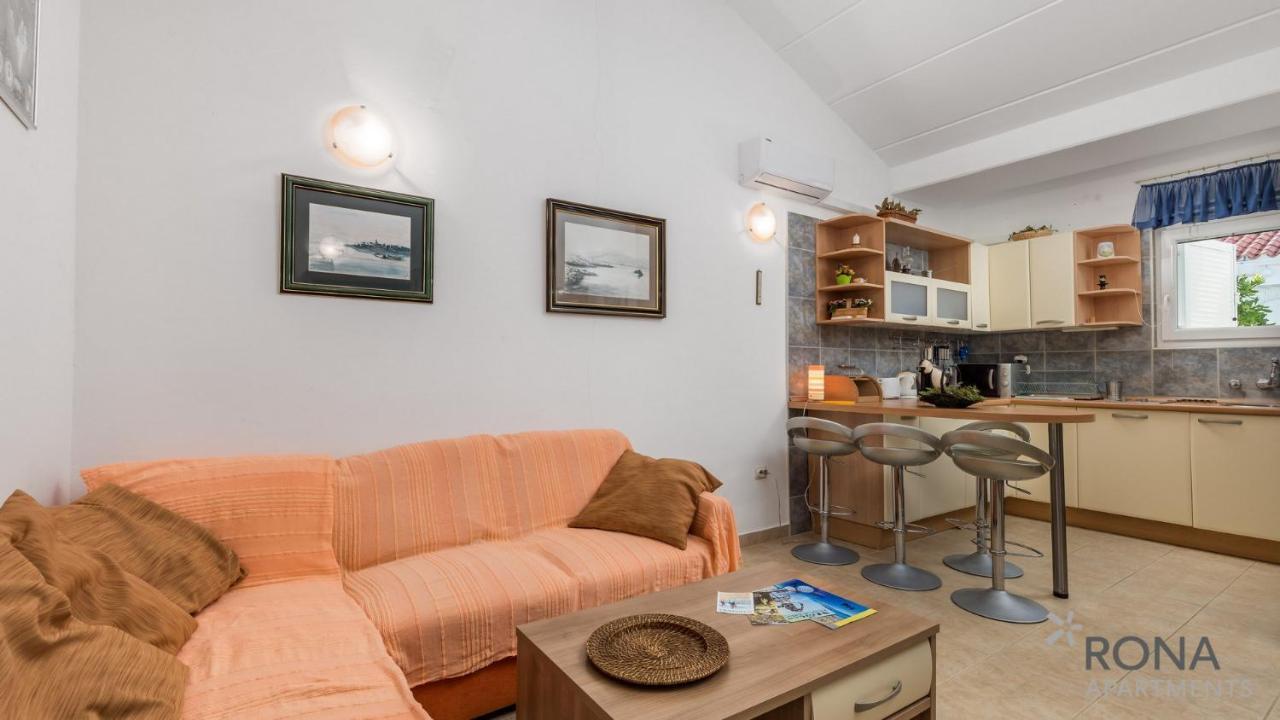 Rona Apartment Aurora Novalja Eksteriør bilde